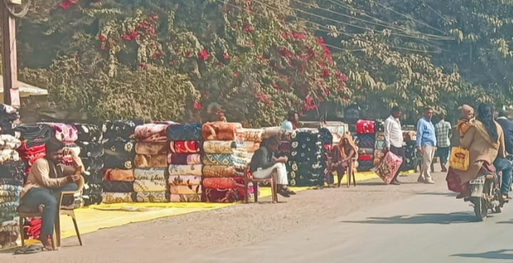 सेमरिया चौराहा से हवाई पट्टी तिराहे तक रोड के दोनों साईड का अतिक्रमण