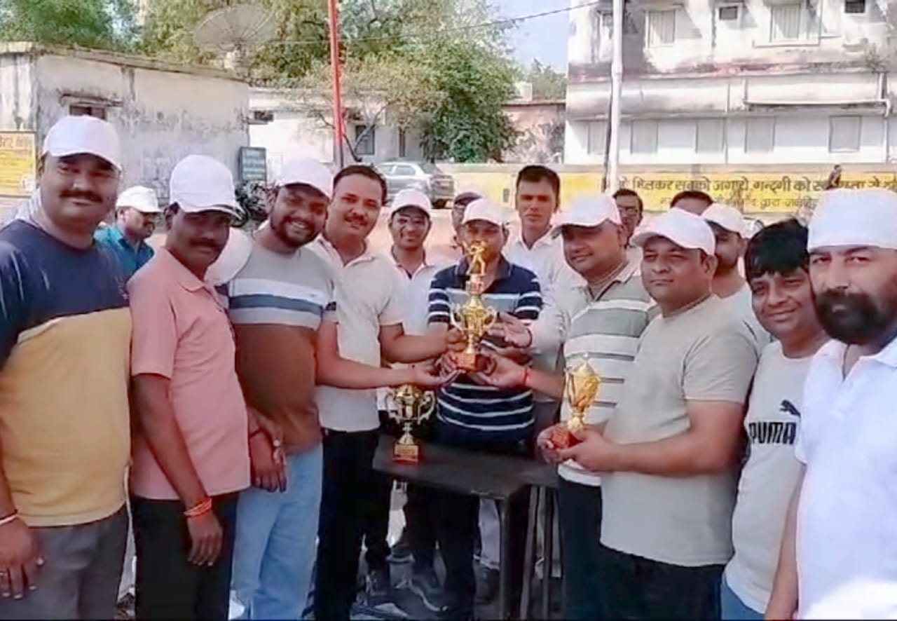 स्वीप प्लान के अंतर्गत नगर में प्रशासन इलेवन एवं पत्रकार संघ के बीच मतदाता जागरूकता को लेकर मैच का हुवा आयोजन...!