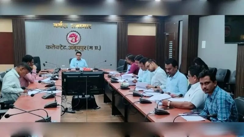 जिले में निर्माणाधीन नहरों की करें बेहतर मॉनिटरिंग कलेक्टर श्री हर्सल पंचोली ने दिए आदेश