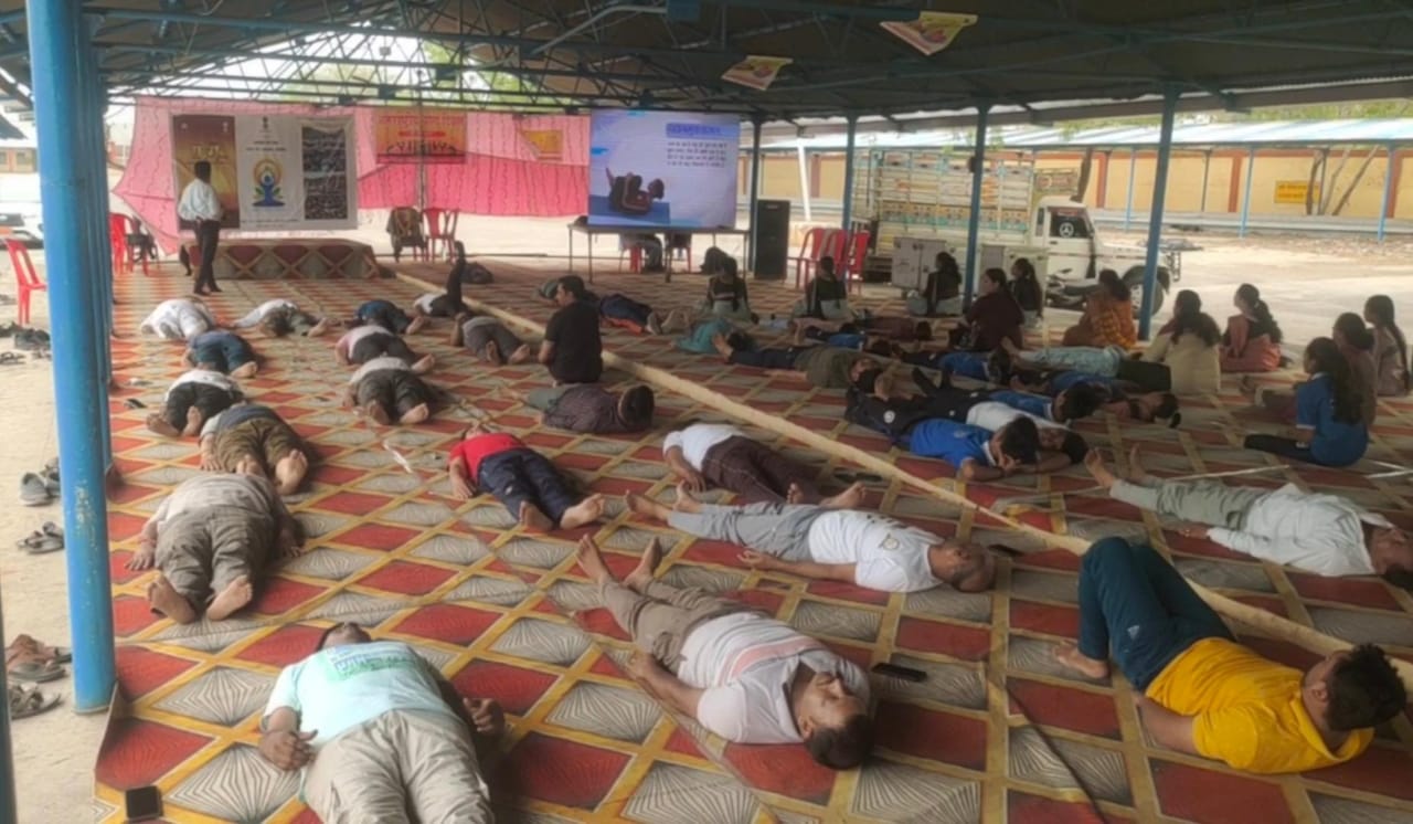 International Yoga Day was celebrated in Mandi premises of Bhikangaon