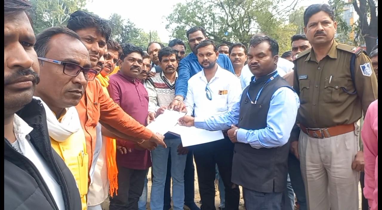 सरपंच संघ ने विभिन्न माँगो को लेकर सीएम डाँ. मोहन यादव के नाम प्रशासन को सौपा ज्ञापन