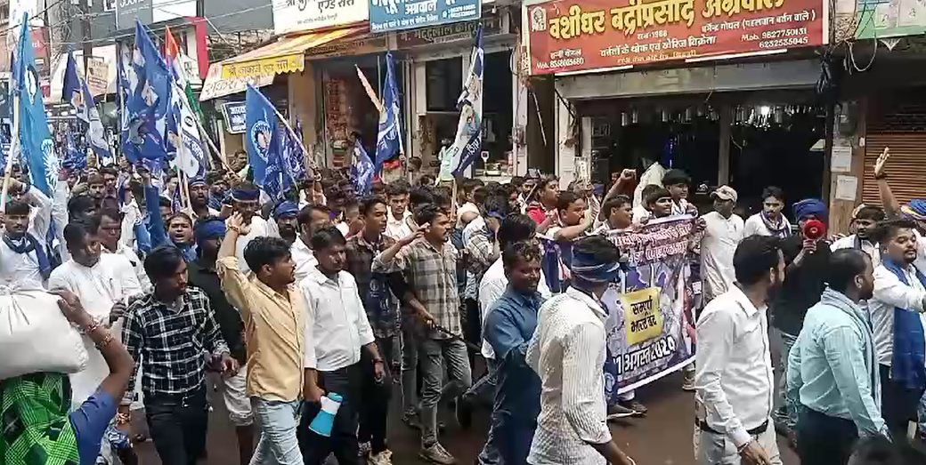 शिवपुरी में SC/ST आरक्षण के विरोध में भारत बंद