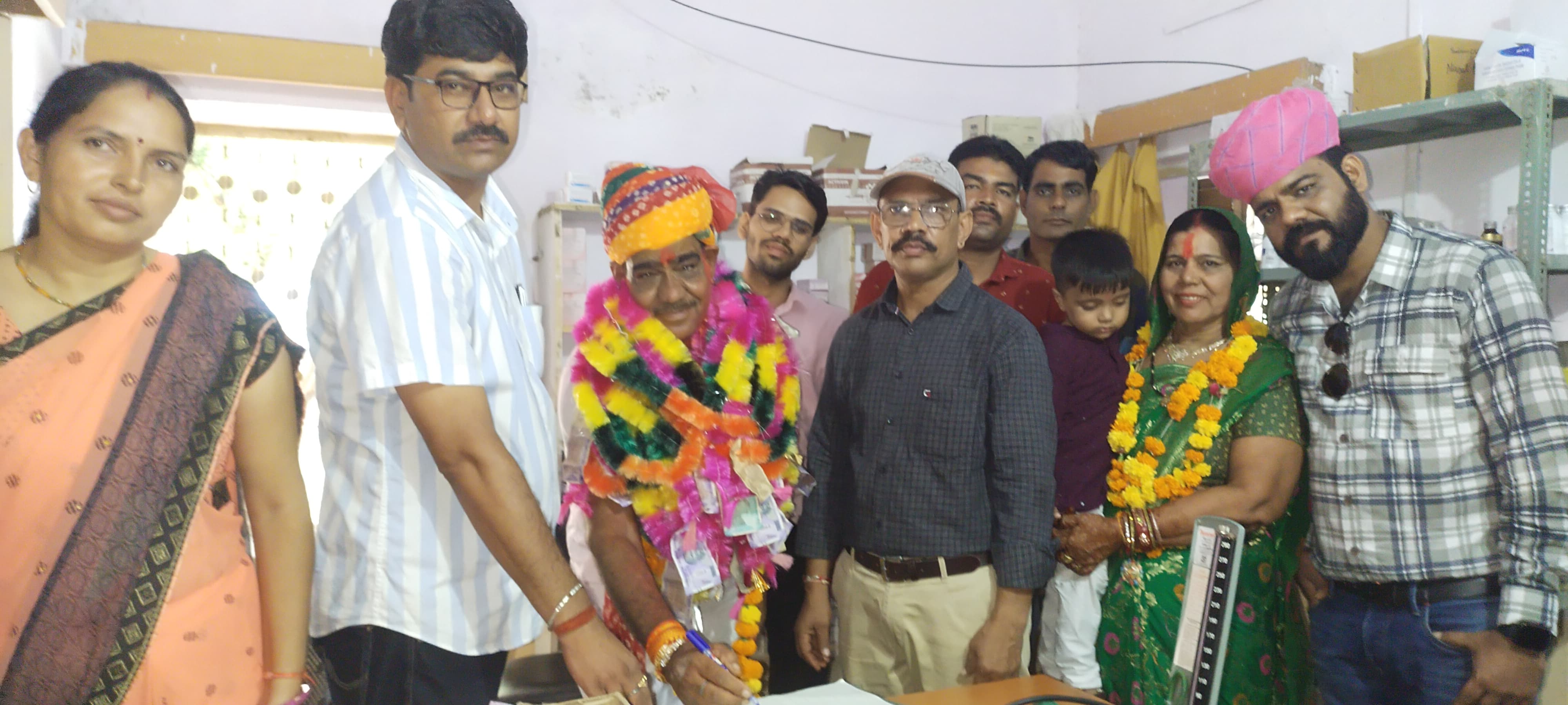 कुरड़ायां में सेवानिवृत्त होने पर सम्मान