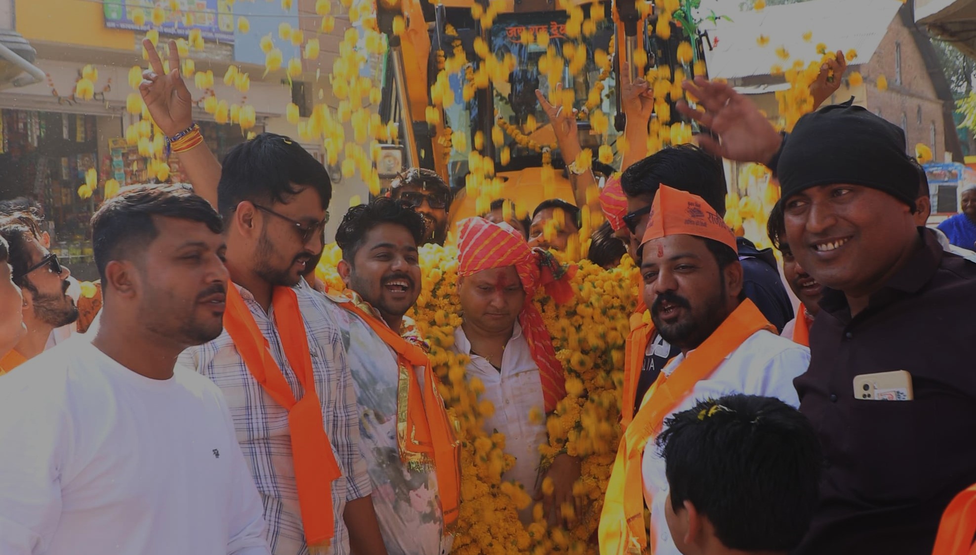 धार के राष्‍ट्रवादी प्रत्‍याशी राजीव यादव ने किया शहर के विभिन्‍न वार्डों में जनसंपर्क