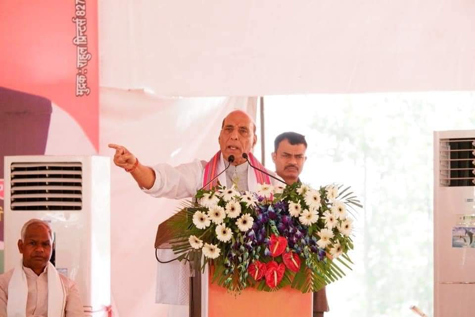 राजपूतों की नाराजगी दूर करने को रक्षामंत्री राजनाथ सिंह ने सहारनपुर पहुंचकर राघव लखनपाल शर्मा को जिताने की भावुक अपील की