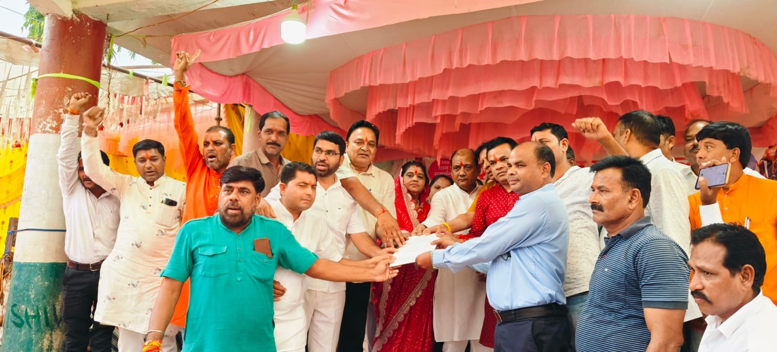 MLA and District Panchayat President attended the Kisan Maha Sammelan and submitted memorandum