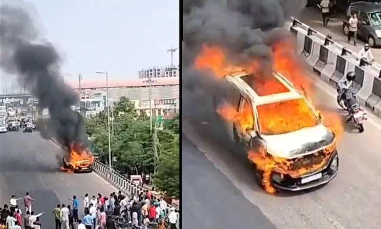 A moving car became a fireball in Sodhala campus of Jaipur