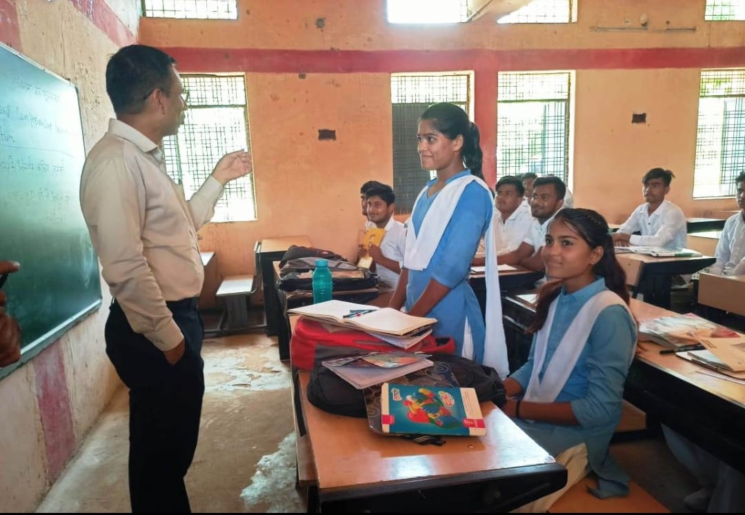 कलेक्टर सुधीर कुमार कोचर बने शिक्षक