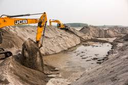 Fearless sand mafia: Police team attacked in Nawada