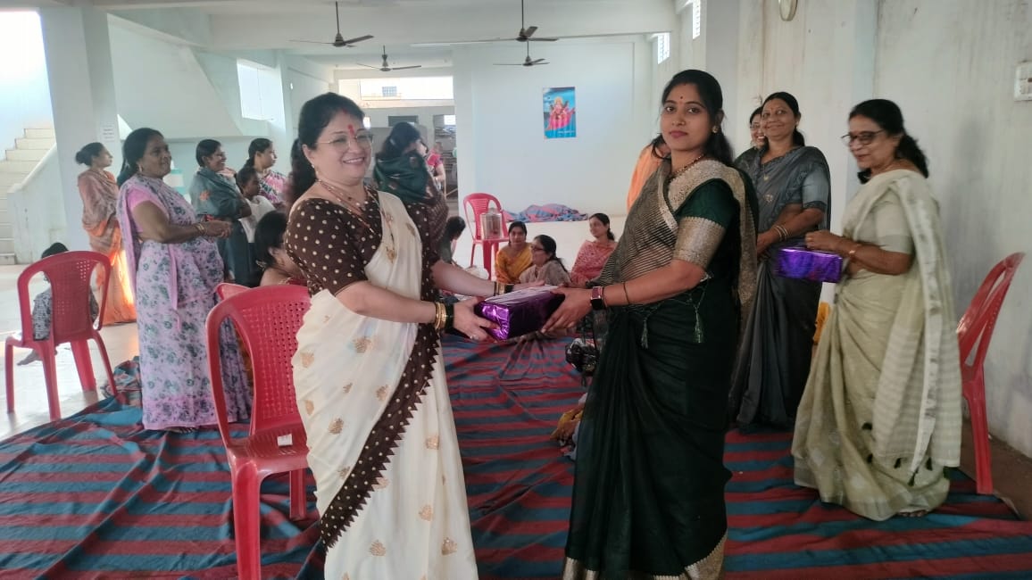 बड़वानी के अंजड़ में भावसार महिला मंडल ने मनाया हल्दी कुमकुम कार्यक्रम