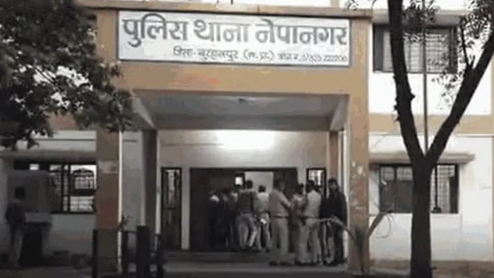 एमपी के बुरहानपुर पुलिस थाने पर अटैक