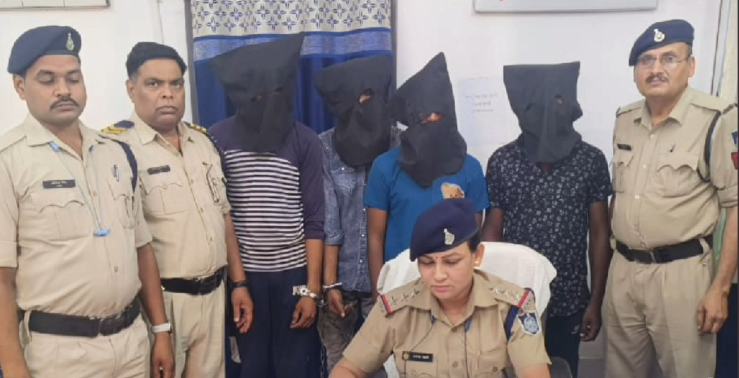 रेवाँचल में पत्थर मार कर लूट करने वाले 4 आरोपियों को कटनी जीआरपी पुलिस ने अरेस्ट किया