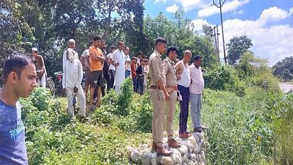 A girl fell into the canal after slipping