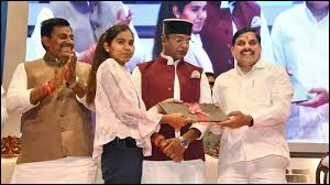 भोपाल में हुआ स्कूली बच्चों के बीच लैपटॉप राशि के अंतरण (ट्रांसफर) कार्यक्रम का आयोजन