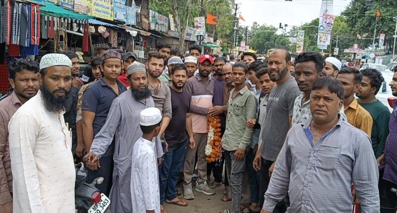 हज यात्रा पर पैदल जा रहे  कर्नाटक निवासी पहुंचे शाजापुर