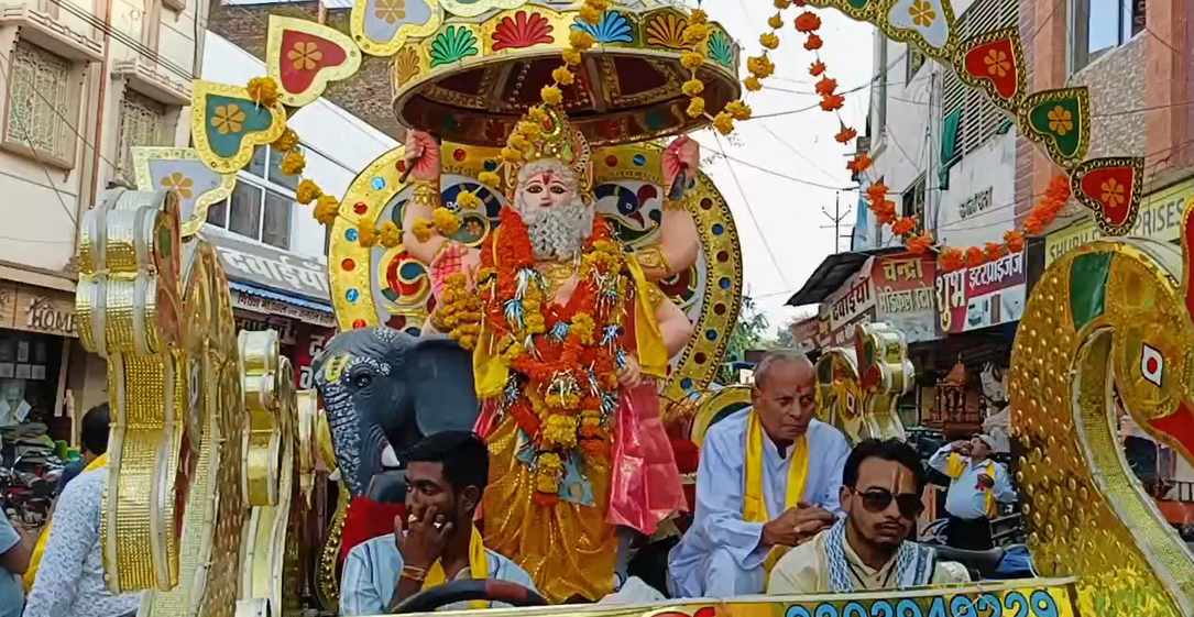 कटनी में धूमधाम से निकली भगवान विश्वकर्मा जी की भव्य शोभायात्रा