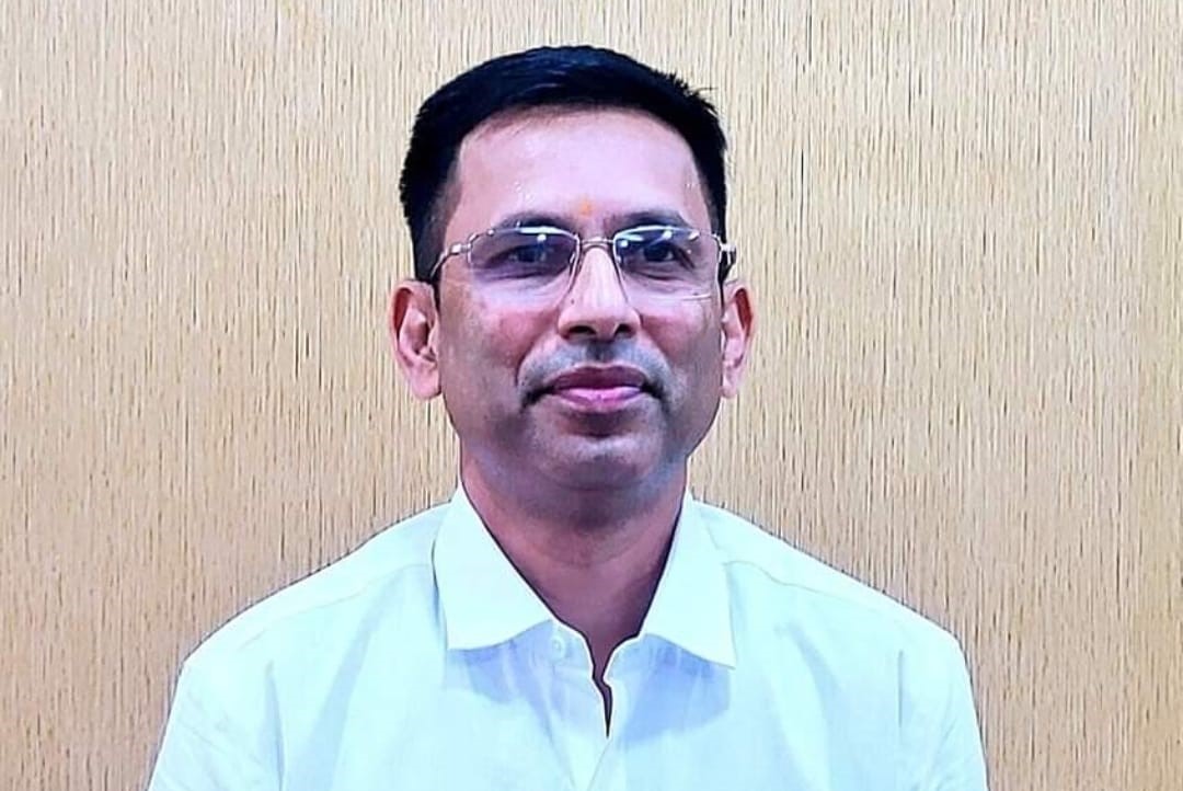 उपार्जन कार्य में लापरवाही बरतने के आरोप में कलेक्टर श्री कोचर ने की कार्यवाही