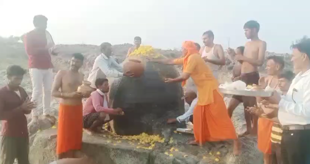 सिंघ नदी में धार महादेव के 52 साल बाद हुए दर्शन