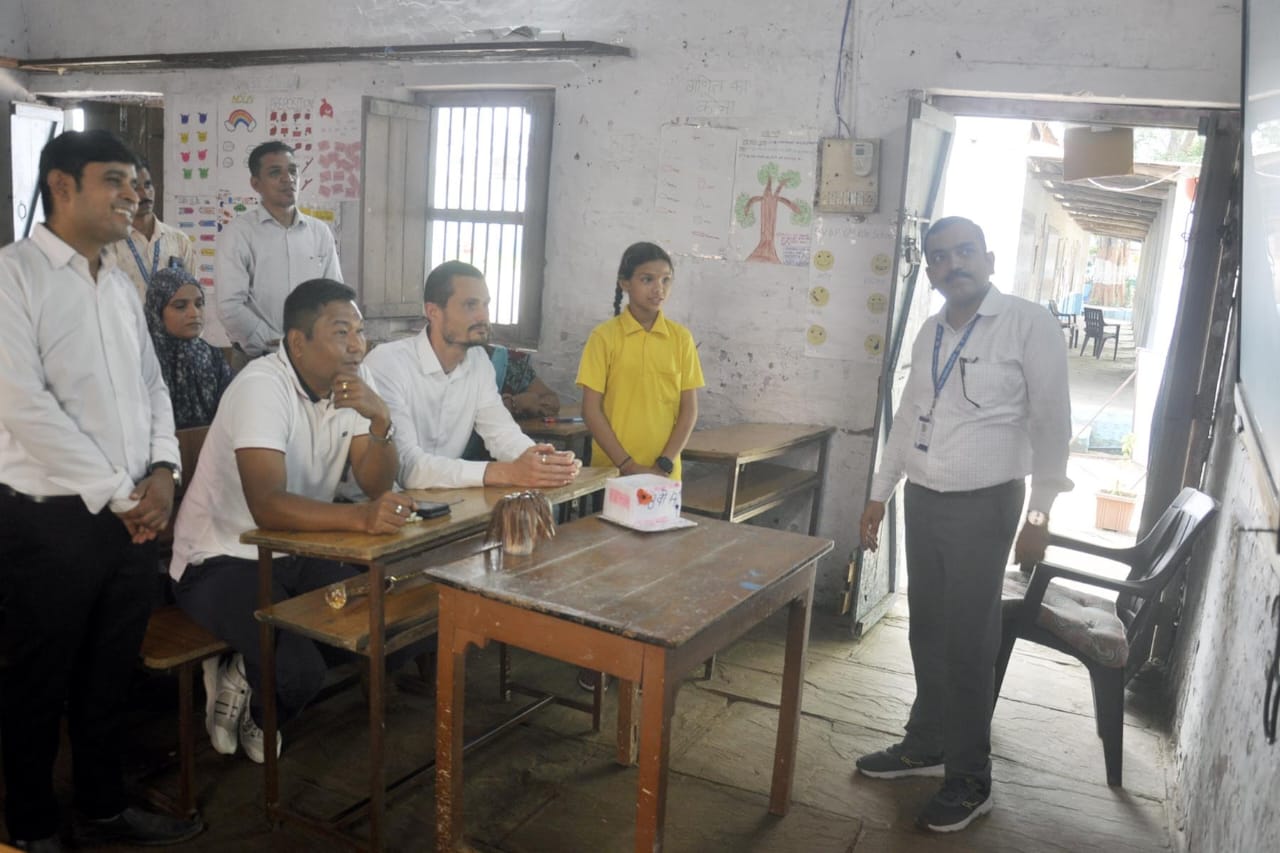 वल्र्ड लार्जेस्ट बैंक केएफडब्ल्यू के पीएम पहुंचे शाजापुर सीएम राईज स्कूल