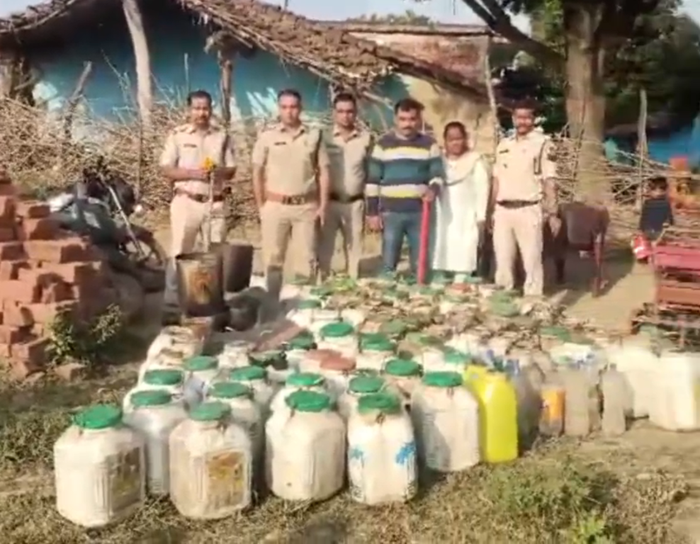 Liquor distilleries were burning on the banks of the river in Katni, 9 accused arrested