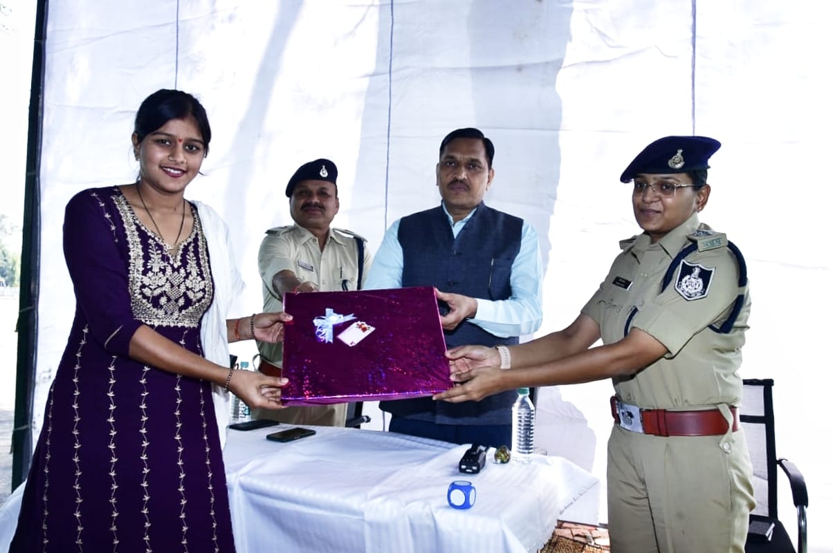 शाजापुर एसपी ने पुलिसकर्मियों के परिवारजनों से चर्चा कर जानी समस्याएं