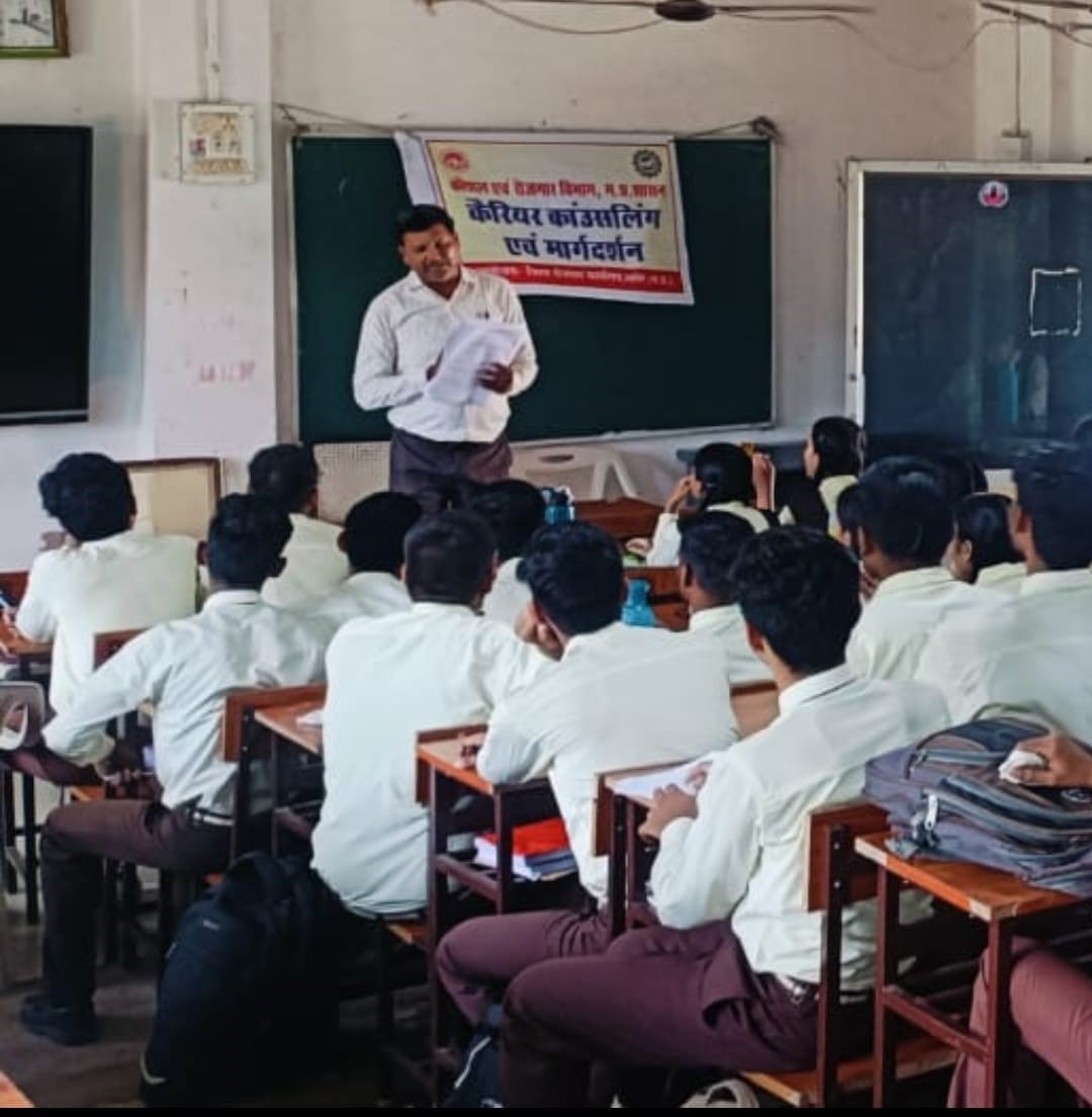 Career counselling session organised for students at Government Excellence School, Damoh