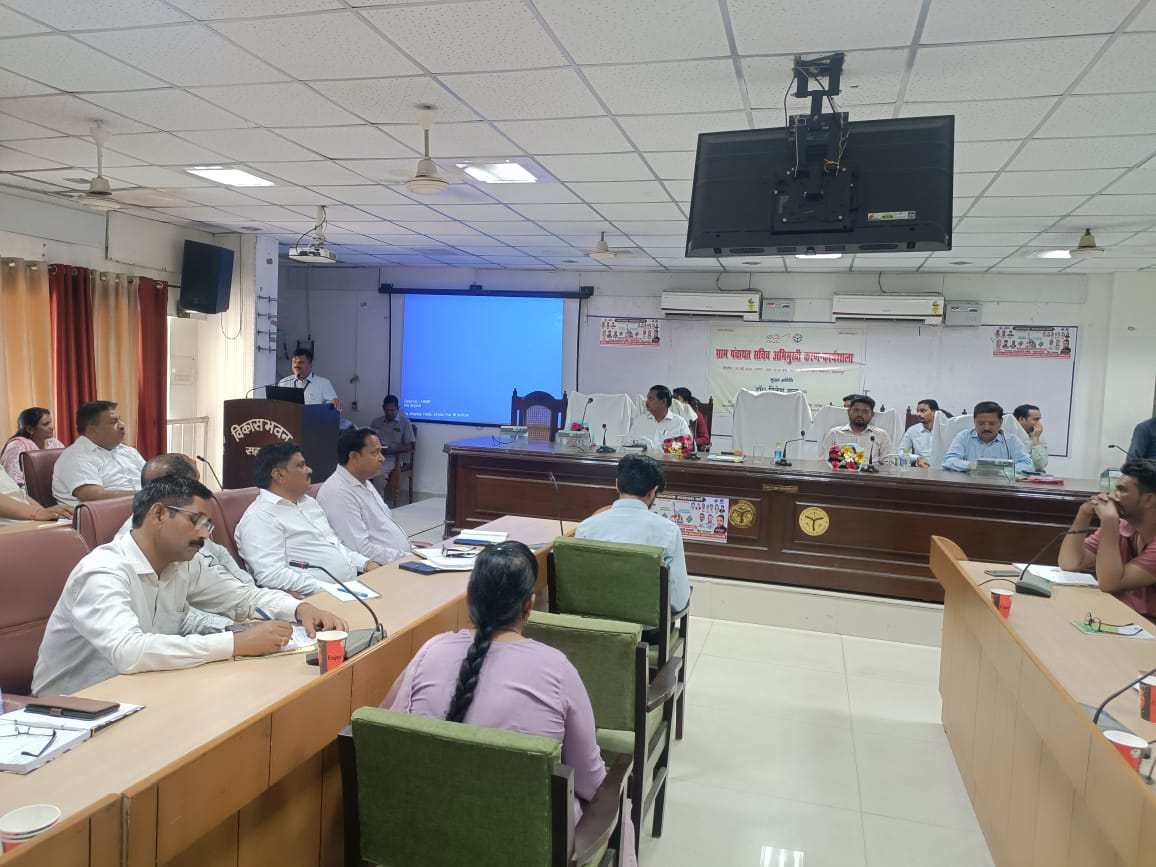 योजनाओं की सही जानकारी से ही विकास सम्भव :- जिलाधिकारी डा.दिनेश चन्द्र 