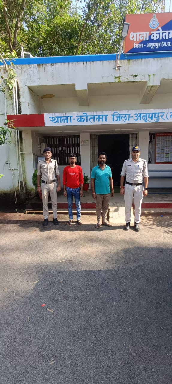 नवागत पुलिस कबाड़ के अवैध व्यापार पर मारा छापा, दो आरोपी गिरफ्तार