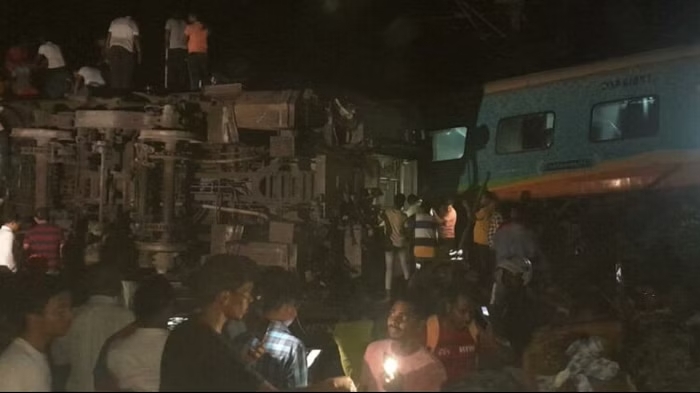 ओडिशा में बड़ा ट्रेन हादसा, पटरी से उतरी कोरोमंडल एक्सप्रेस