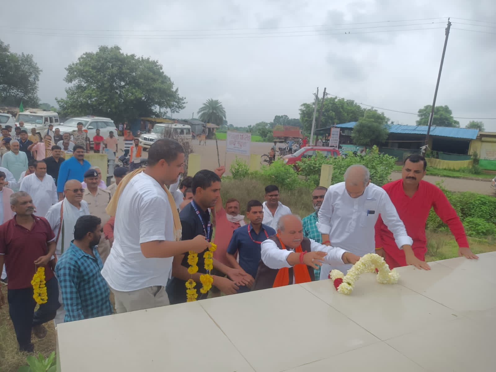पहली बार चित्रकूट जा रहे विधानसभा अध्यक्ष नरेंद्र सिंह तोमर जी का कोठी में भव्य स्वागत