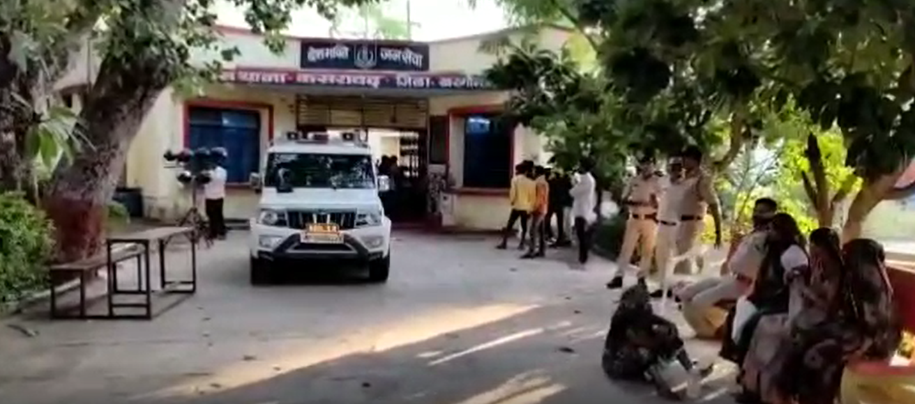 Gunshots are being heard in the village of Khargone