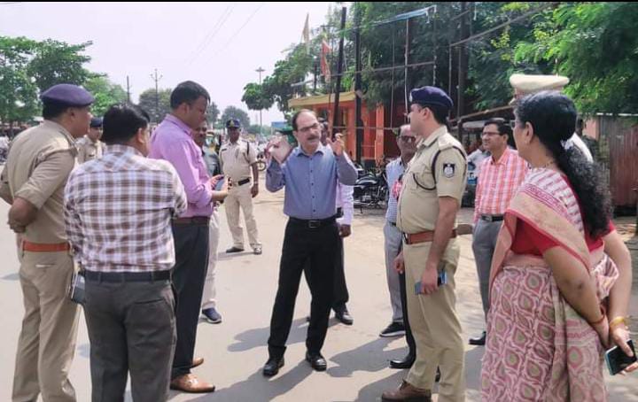 निर्वाचन अवधि के दौरान कोई भी व्यक्ति अथवा राजनैतिक दल किसी आंदोलन सभाएं, प्रदर्शन, जुलूस, निधि संग्रहण या संवितरण कार्य किसी भी धार्मिक स्थल में नहीं करेगा