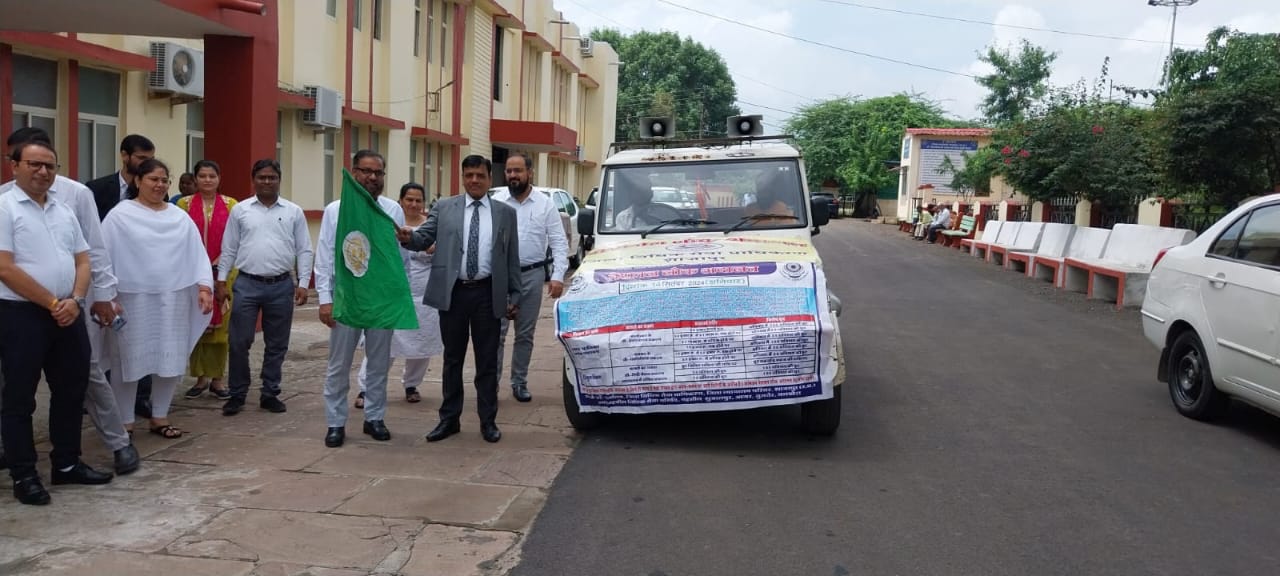 लोक अदालत प्रचार वाहन को प्रधान जिला न्यायाधीश एवं अध्यक्ष ने दिखाई हरी झंडी