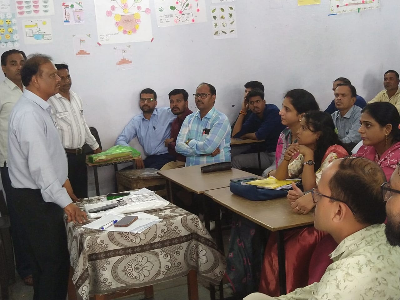 शाजापुर में शिक्षा सत्र 2024-25 के लंबित नामांकन एवं मेपिंग कार्य की समीक्षा बैठक संपन्न