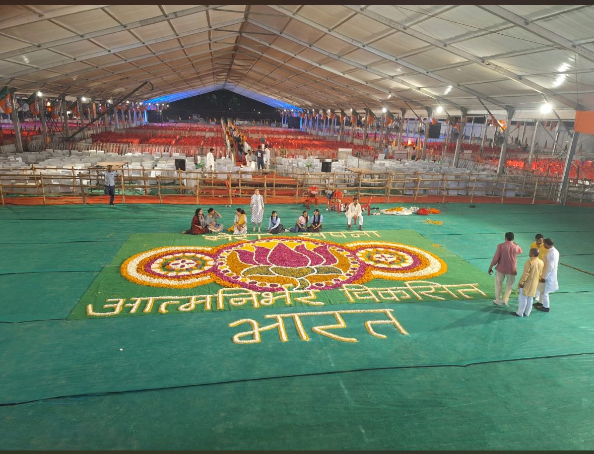 प्रधानमंत्री की सहारनपुर रैली में बिखरे देवबंद के द दून वैली पब्लिक स्कूल की रंगोली के रंग