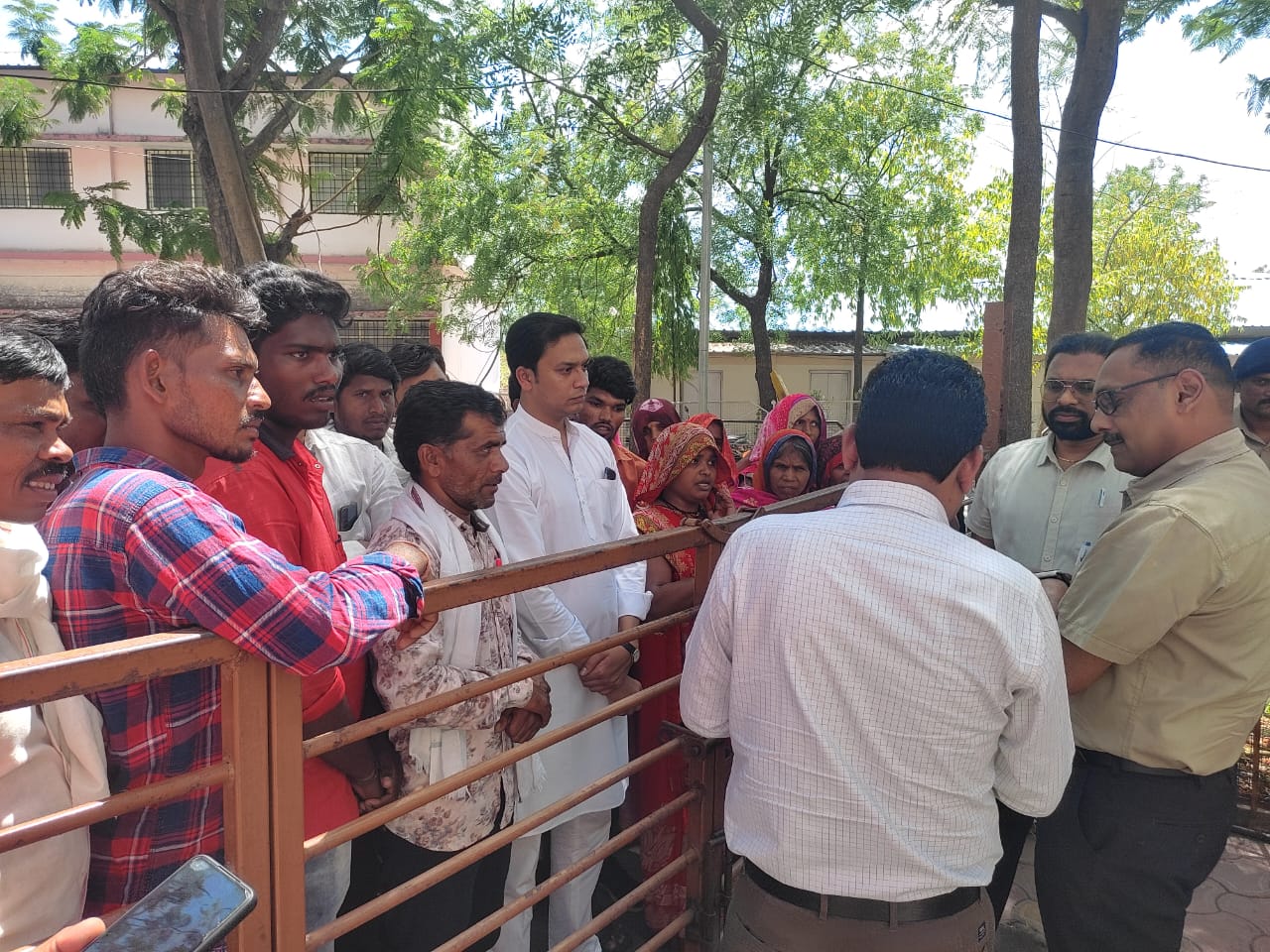 एमपी के धार में पेयजल की समस्या को लेकर हुआ धरना प्रदर्शन