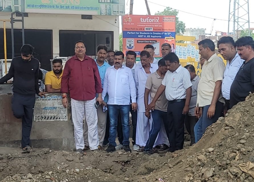 Nagar Palika Deoband's cleaning campaign is going on to free the city from waterlogging due to rain water
