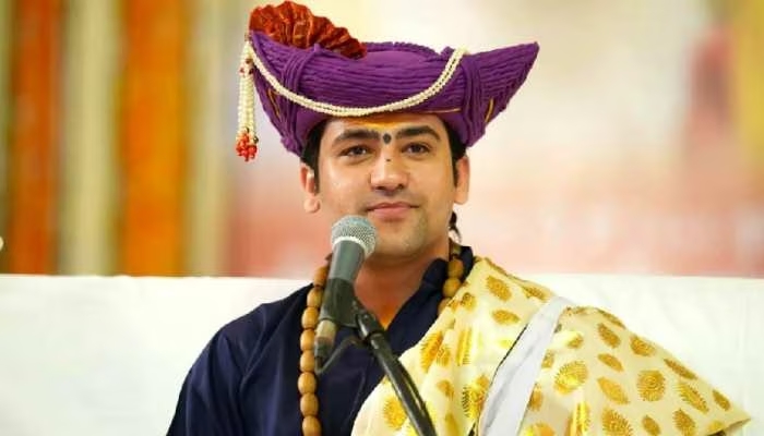 बागेश्वर धाम की चिंगारी दिल्ली तक पहुंची
