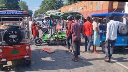 Two people died in collision between truck and e-rickshaw in Bettiah