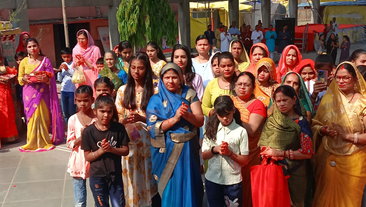 फिर अयोध्या बनी मां राजराजेश्वरी की नगरी, भगवा ध्वज से सजा नगर