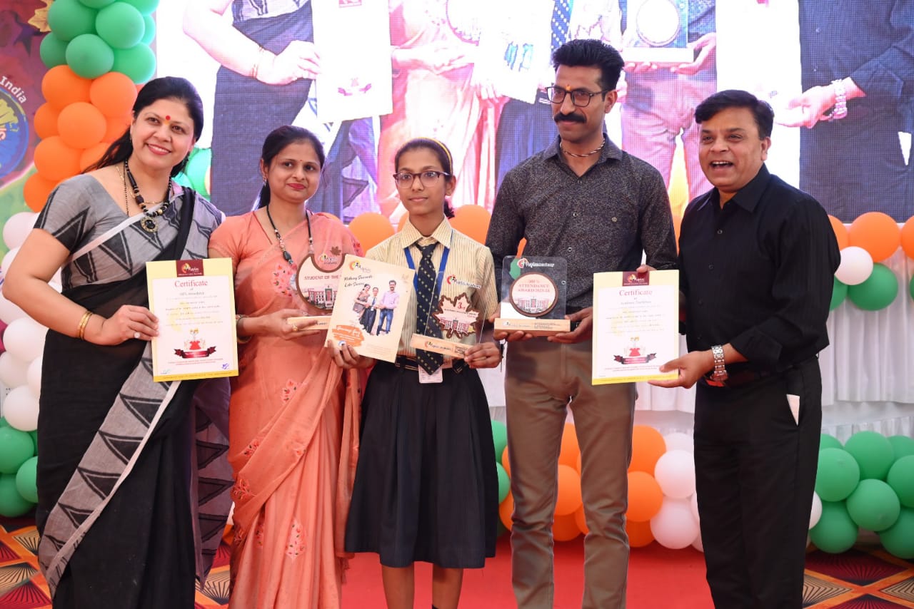 मेपल्स एकेडमी में पुरस्कार वितरण समारोह