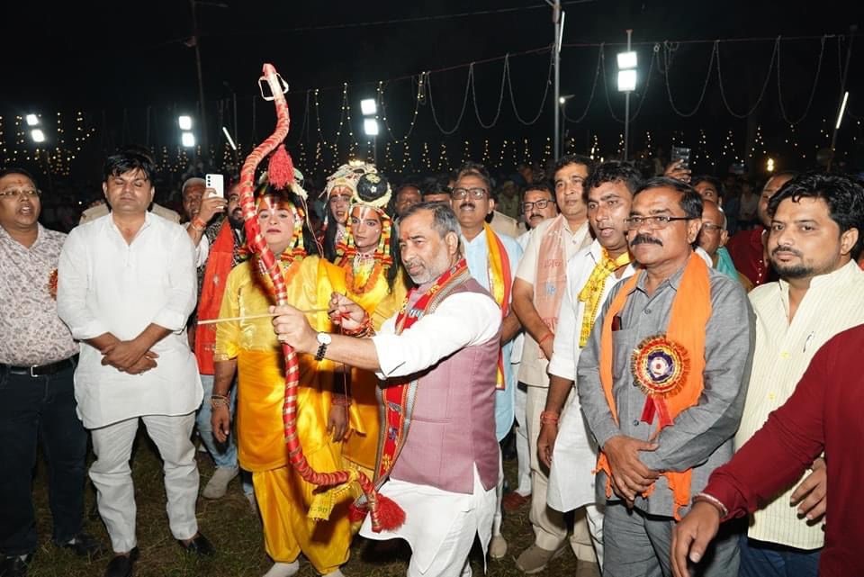 Burning of effigies of Ravana, Meghnad and Kumbhkarna took place at Devikund Ground in Deoband
