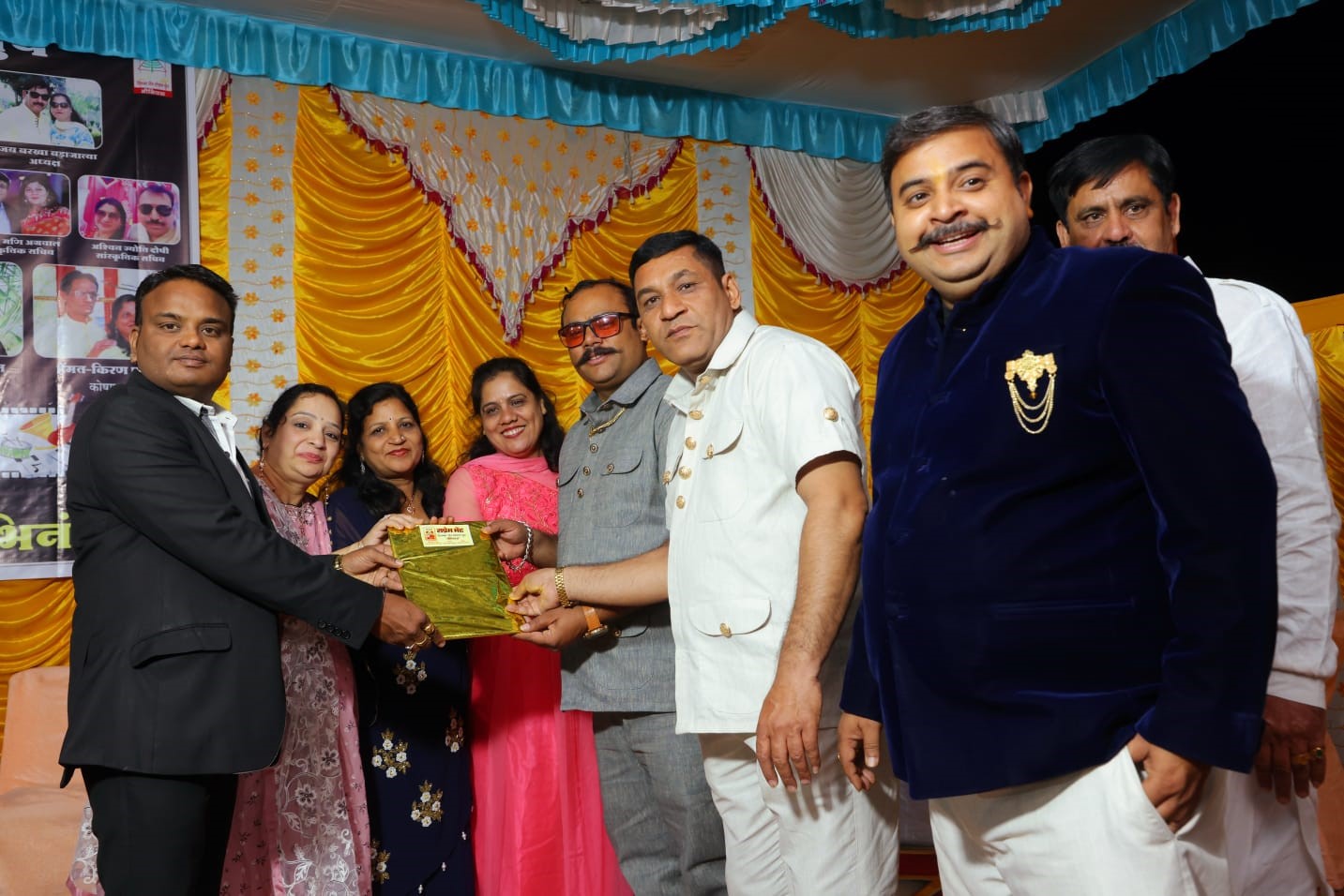 इंदौर में तू खींच मेरी फोटो थीम पर आयोजित जीनियस ग्रुप की दूसरी साधारण सभा