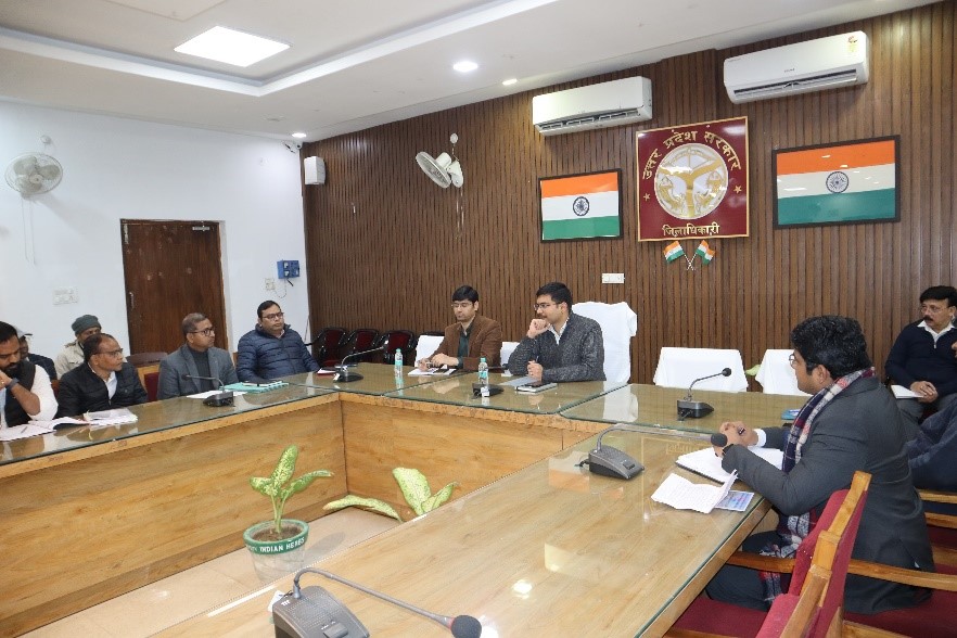 पाँवधोई व ढमोला नदी का होगा जीर्णोद्धार, नदियों के जीर्णोद्धार एवं विकास के बारे में जिलाधिकारी ने किया टीम के साथ मंथन