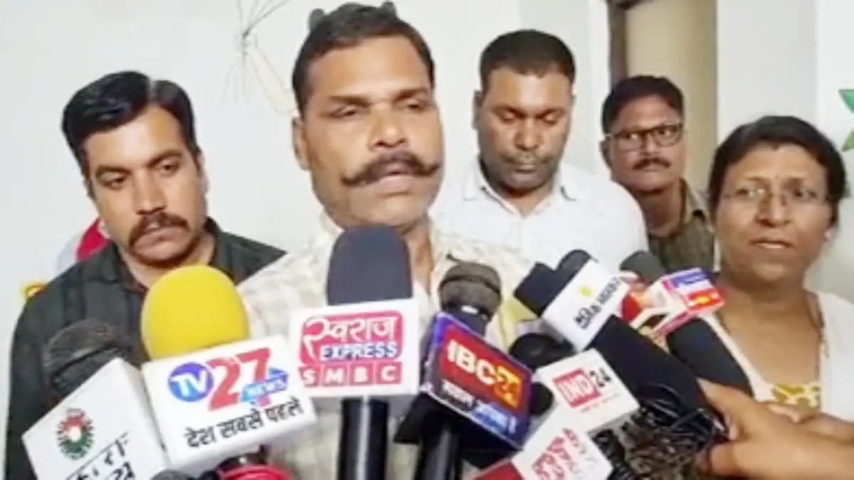 In Panna, the Patwari had asked for a bribe of Rs 20,000 to get the money for the snakebite case.