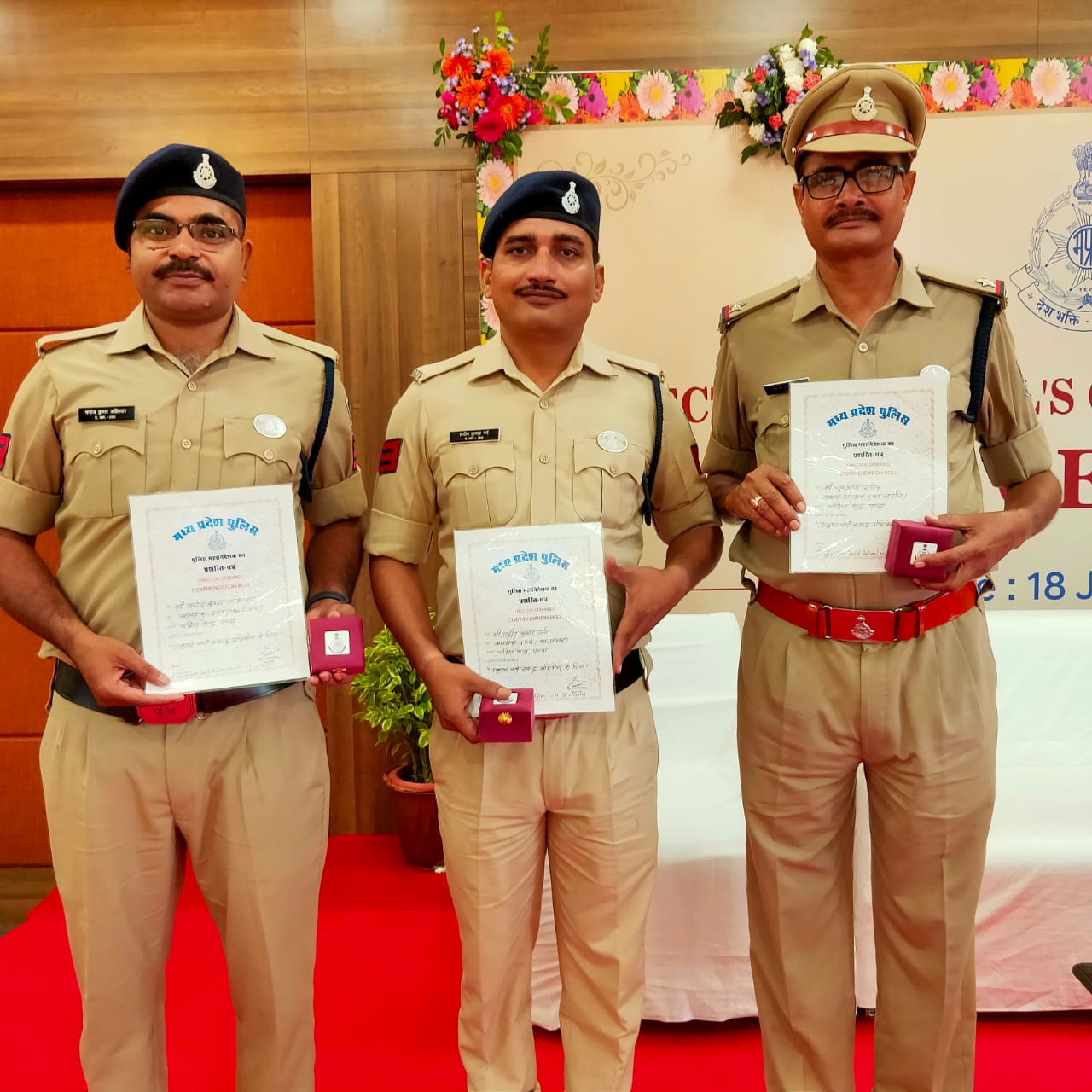 एमपी के पन्ना में पुलिस अधिकारियो को किया गया सम्मानित