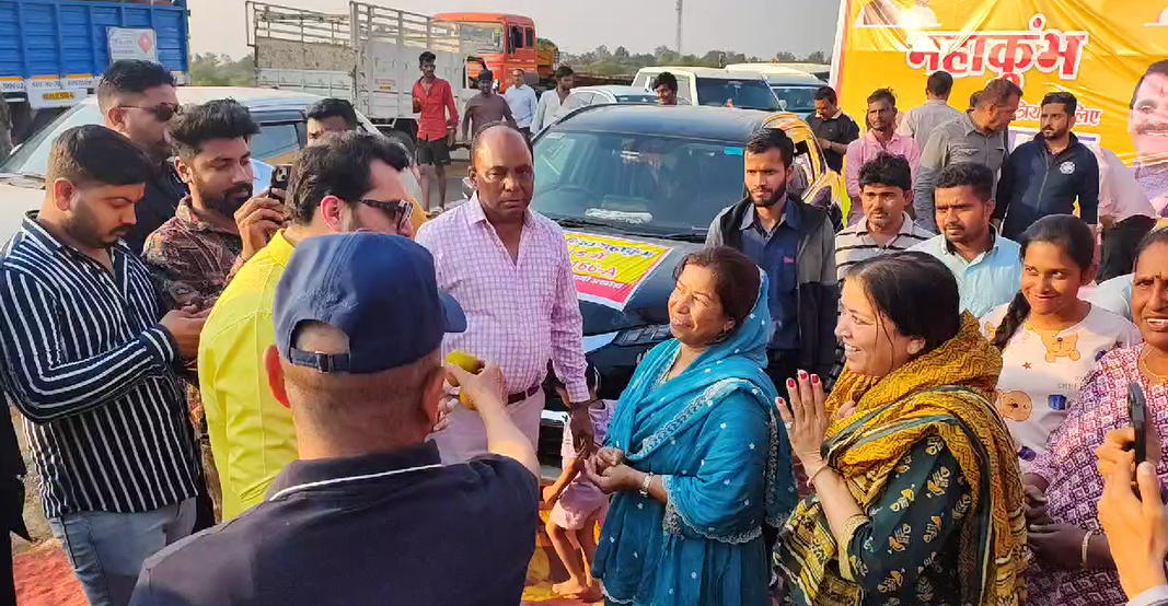 प्रयागराज महाकुंभ में आगंतुक श्रद्धालुओं की मानवसेवा में संजय सत्येन्द्र पाठक का श्रेष्ठ योगदान