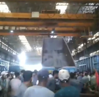 वैगन उठा रही क्रेन का वायर टूटा, बाल-बाल बचे कर्मचारी