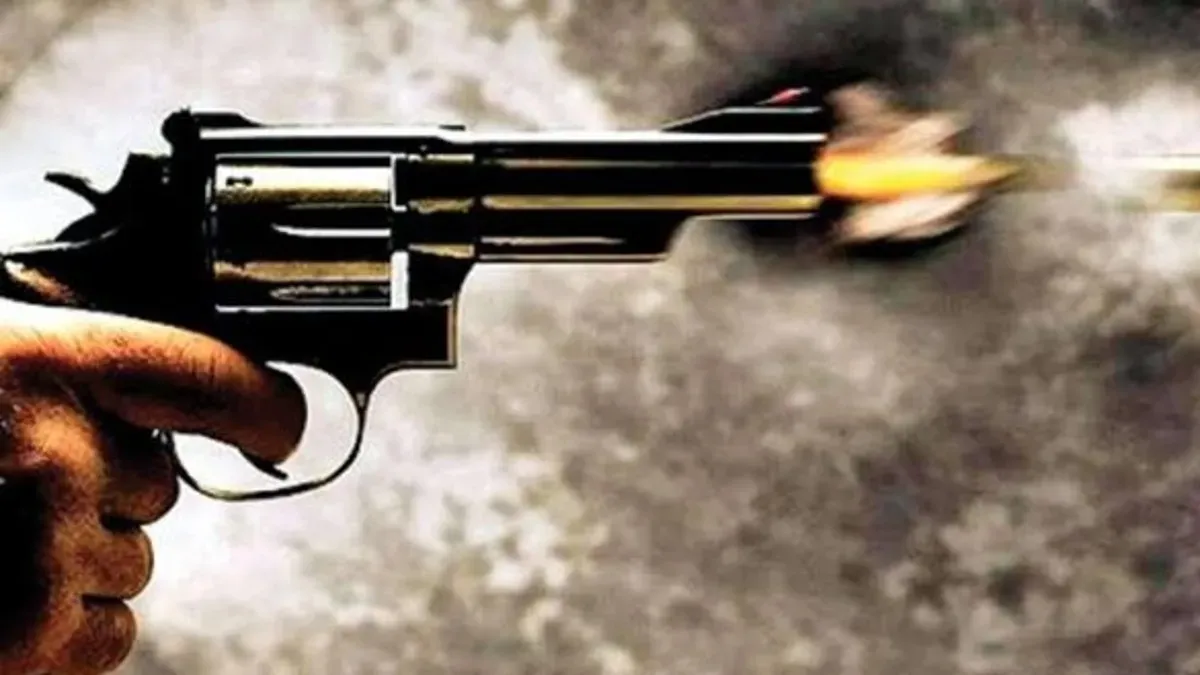 बाइक सवार बदमाशों ने बरसाईं ताबड़तोड़ गोलियां
