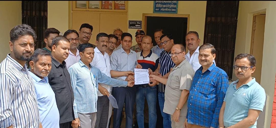 मुम्बई में जैन मंदिर को असंवैधानिक तरीके से तोड़े जाने के विरोध में देवबंद जैन समाज ने एक ज्ञापन एसडीएम देवबंद को सौंपा